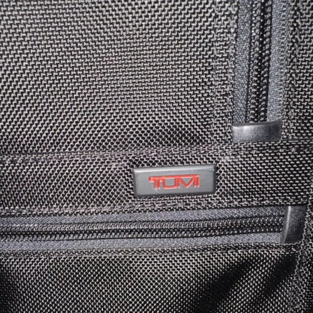 TUMI Alpha 2  21" Expandable Rolling 2-Wheeled Carry on suit case.  220211D2U - Picture 6 of 14